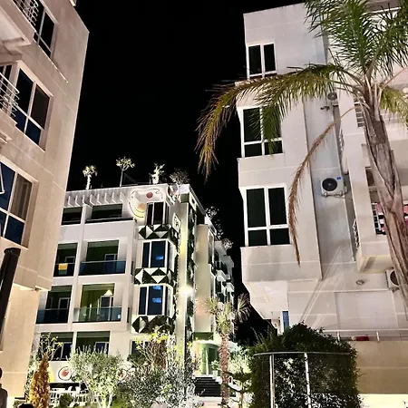 In With Pool 40m From Apartman *