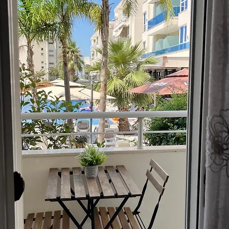 Lejlighed In With Pool 40m From Vlorë