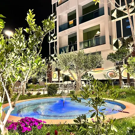 In With Pool 40m From *