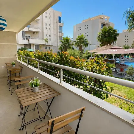 In With Pool 40m From Vlora