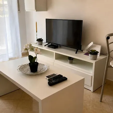 Apartman In With Pool 40m From