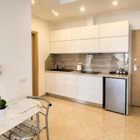 In With Pool 40m From Apartman *