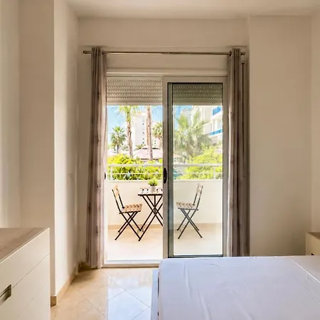 In With Pool 40m From Apartman