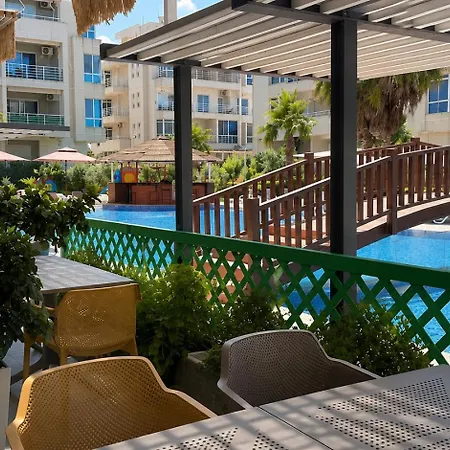 In With Pool 40m From