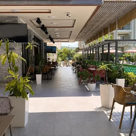 Апартаменты In With Pool 40m From Влёра